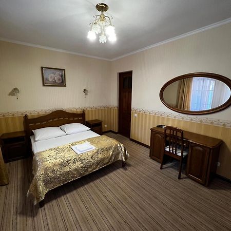 Zolotoy Fazan Otel Mykolaiv Dış mekan fotoğraf
