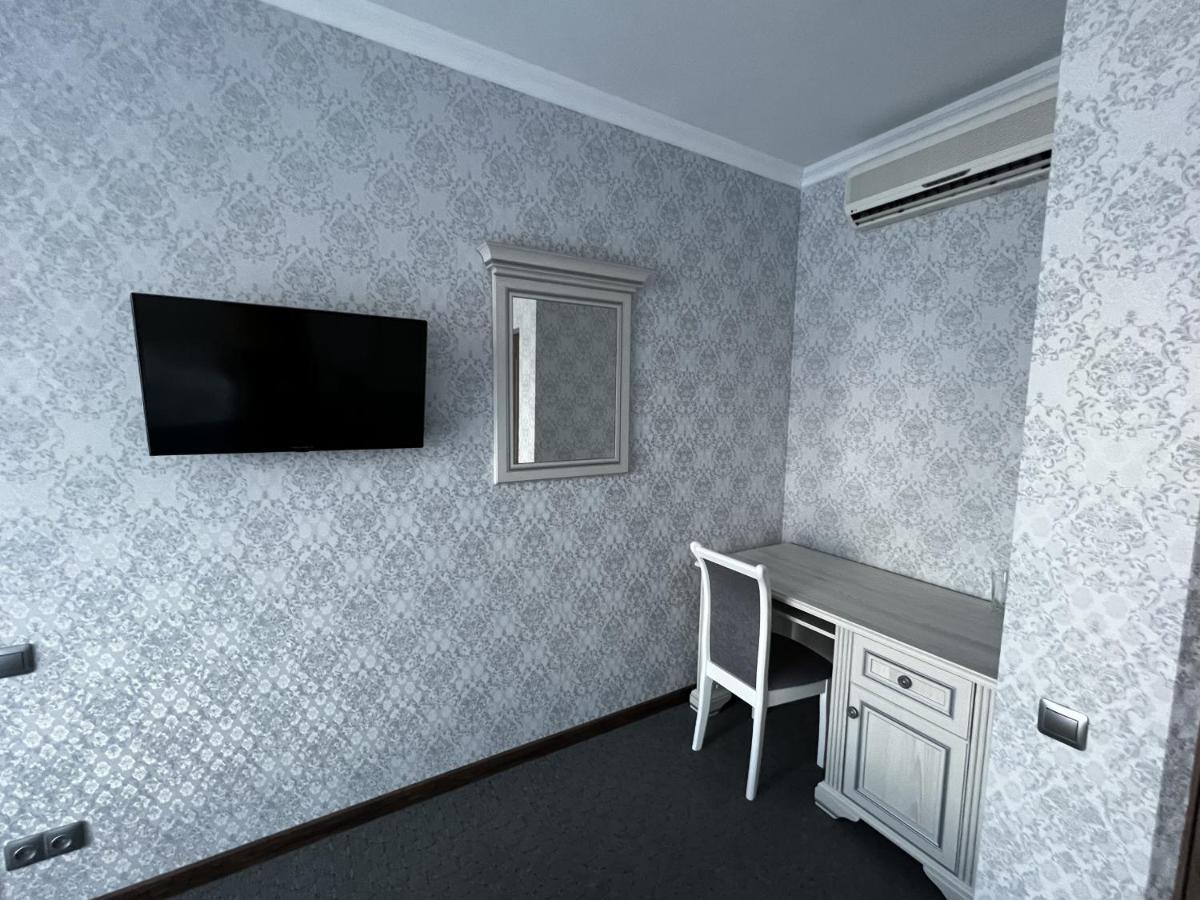 Zolotoy Fazan Otel Mykolaiv Dış mekan fotoğraf
