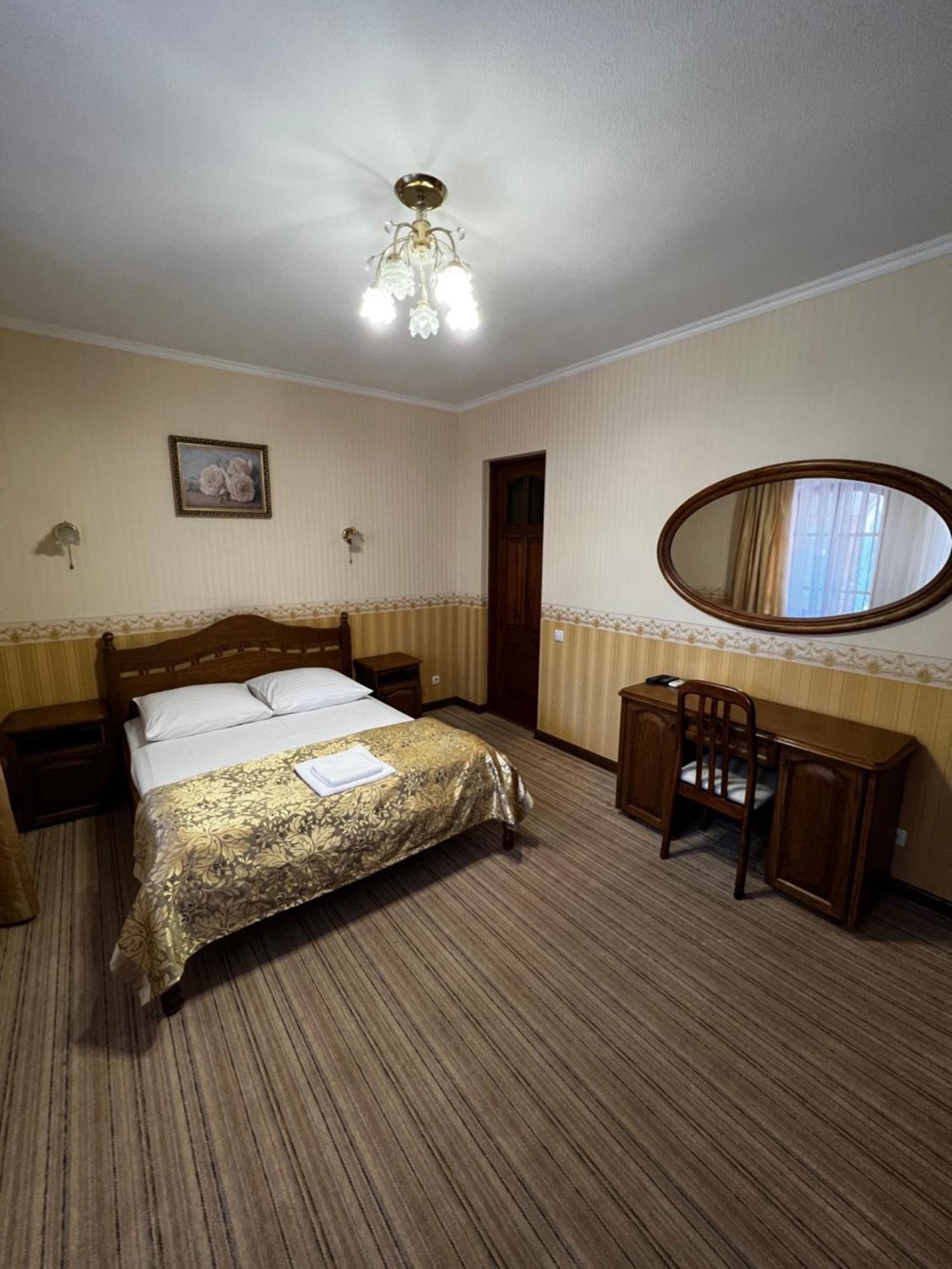 Zolotoy Fazan Otel Mykolaiv Dış mekan fotoğraf
