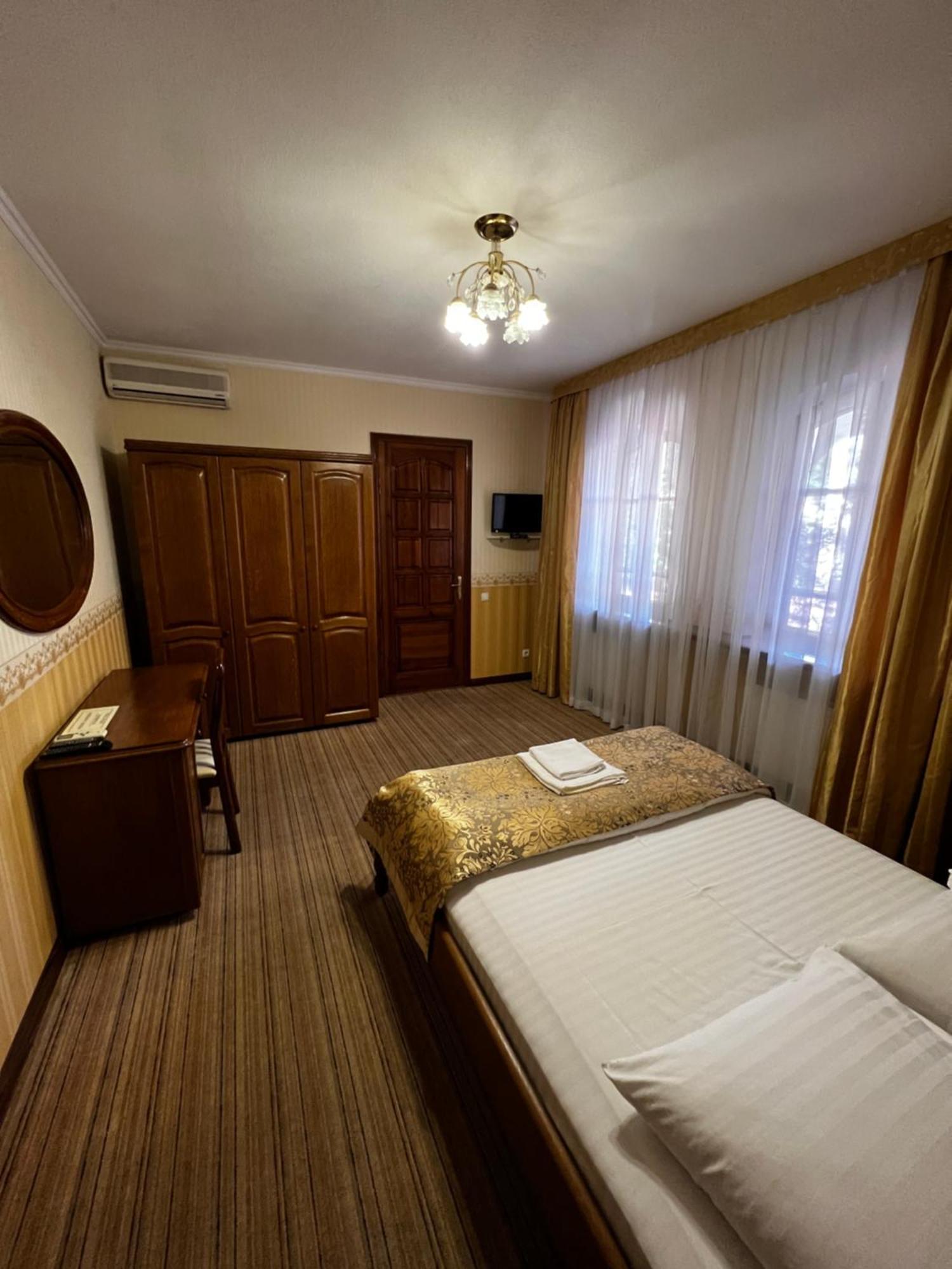 Zolotoy Fazan Otel Mykolaiv Dış mekan fotoğraf