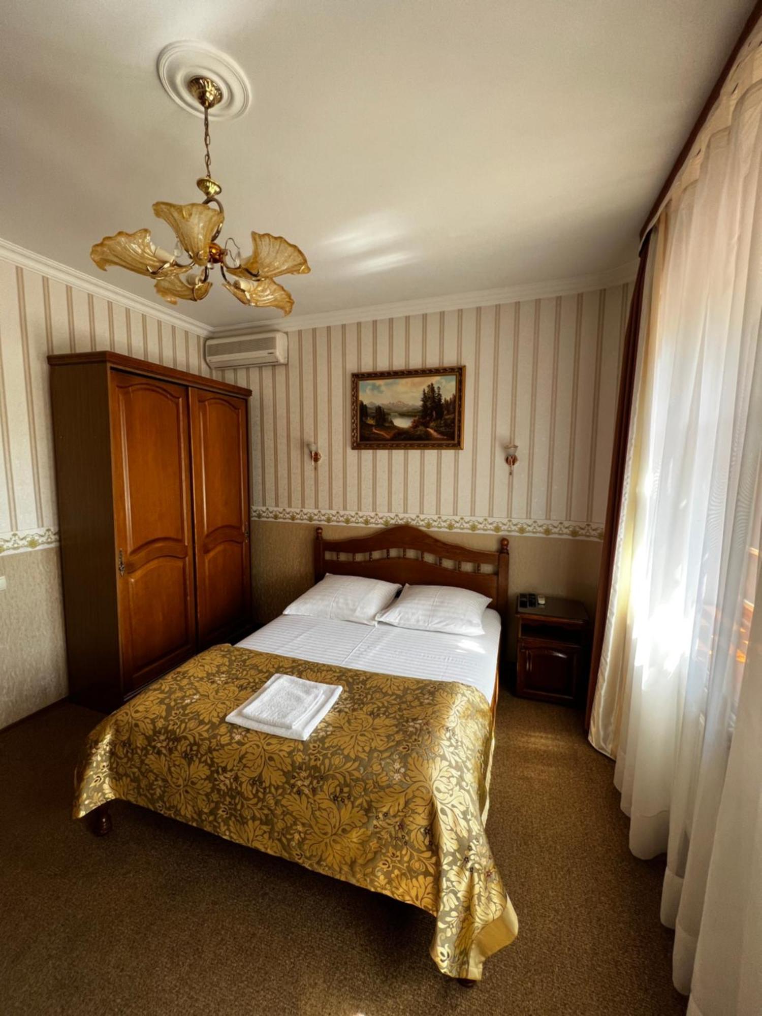 Zolotoy Fazan Otel Mykolaiv Dış mekan fotoğraf
